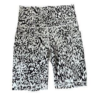 Athleta Salutation Stash Pocket II Printed 7” Snakeskin Biker Shorts Ocelot Spot